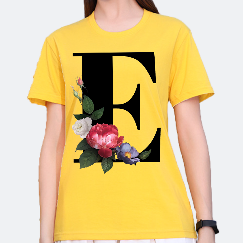 Yellow Summer Clothing - เสื้อยืดสีเหลืองขนาดใหญ่สำหรับผู้ชายและผู้หญิง พร้อมลายพิมพ์ดอกไม้สีดำตามเทรนด์แฟชั่น 26 ตัวอักษรภาษาอังกฤษ เสื้อแขนสั้นลำลอง